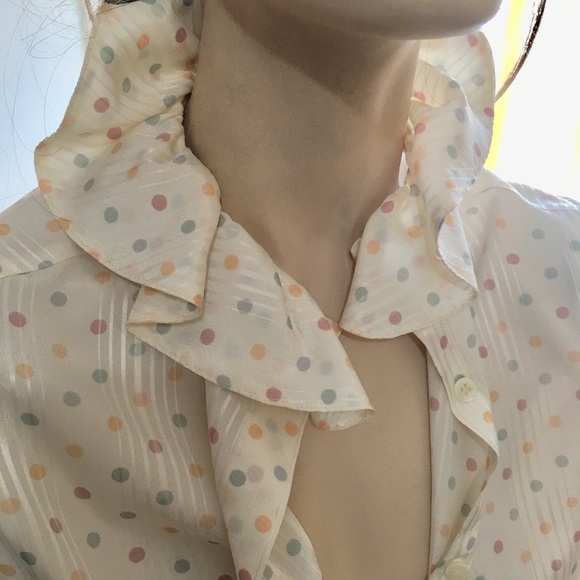 Vintage vanilla silk polka dot blouse. - Picture 5 of 8